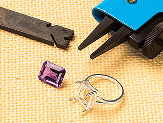 How to Set and Remove Faceted Gems