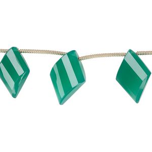 Green onyx 1pkg5, hand-cut top-drilled faceted twisted diamond bead graduated 15x10mm-18x12mm