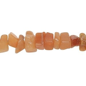 Bead, red aventurine (natural), medium chip with 0.6-0.8mm hole, Mohs hardness 7. Sold per 34-inch strand, approximately 290-320 beads.