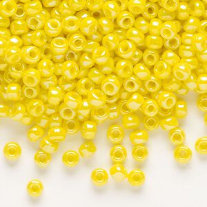 Seed bead, Dyna-Mites&trade;, glass, opaque rainbow yellow, #6 round. Sold per 1/2 kilogram pkg.