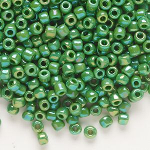 Seed bead, Dyna-Mites&trade;, glass, opaque rainbow emerald green, #6 round. Sold per 1/2 kilogram pkg.