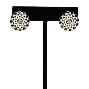 Earstud, glass rhinestone with gold-finished steel and "pewter" (zinc-based alloy), black / white / clear, 20mm flower with post. Sold per pair.